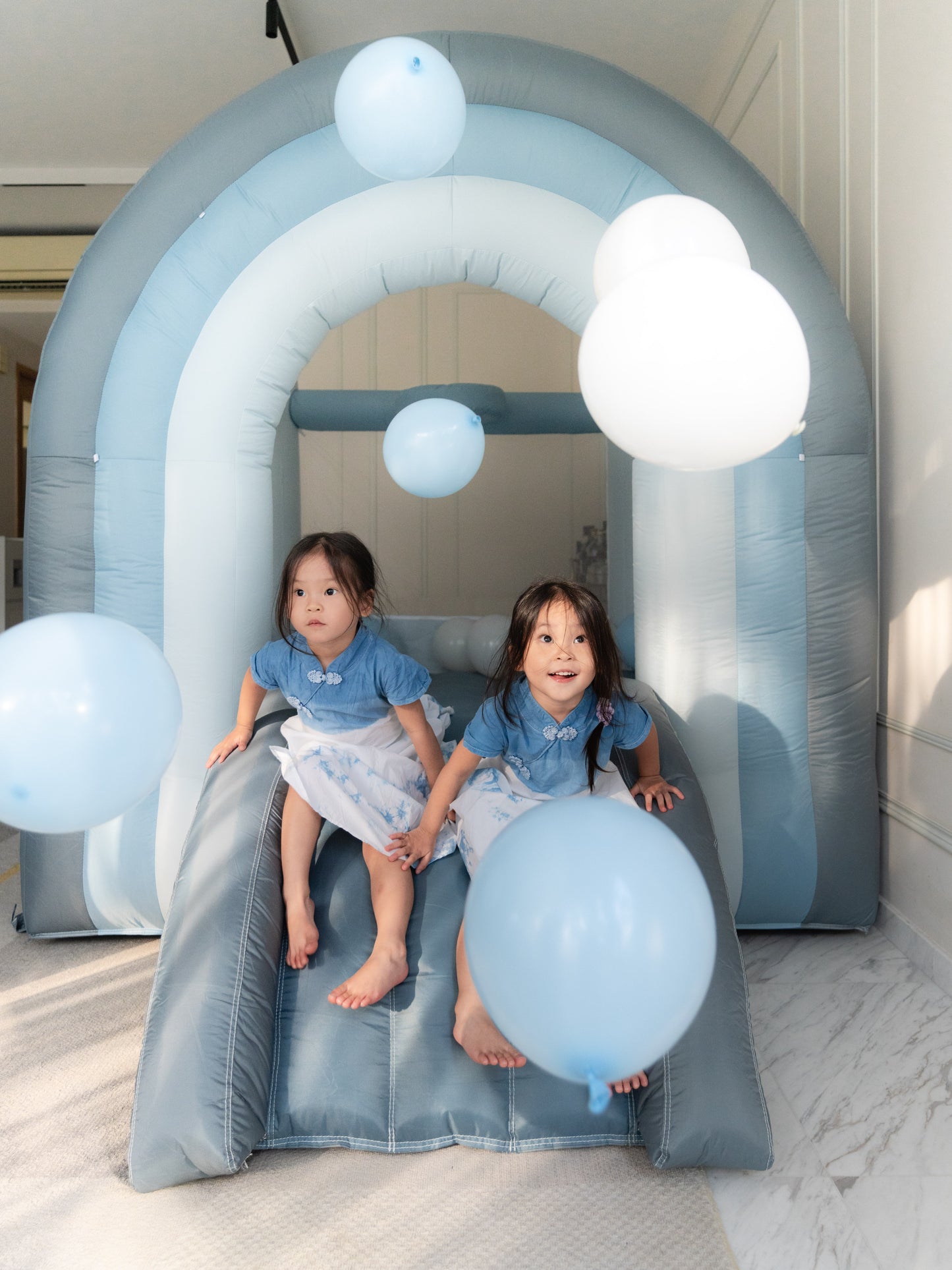 OCEAN BLUE RAINBOW BOUNCE HOUSE